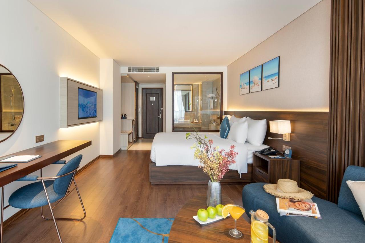 Canvas Danang Beach Hotel Exterior photo