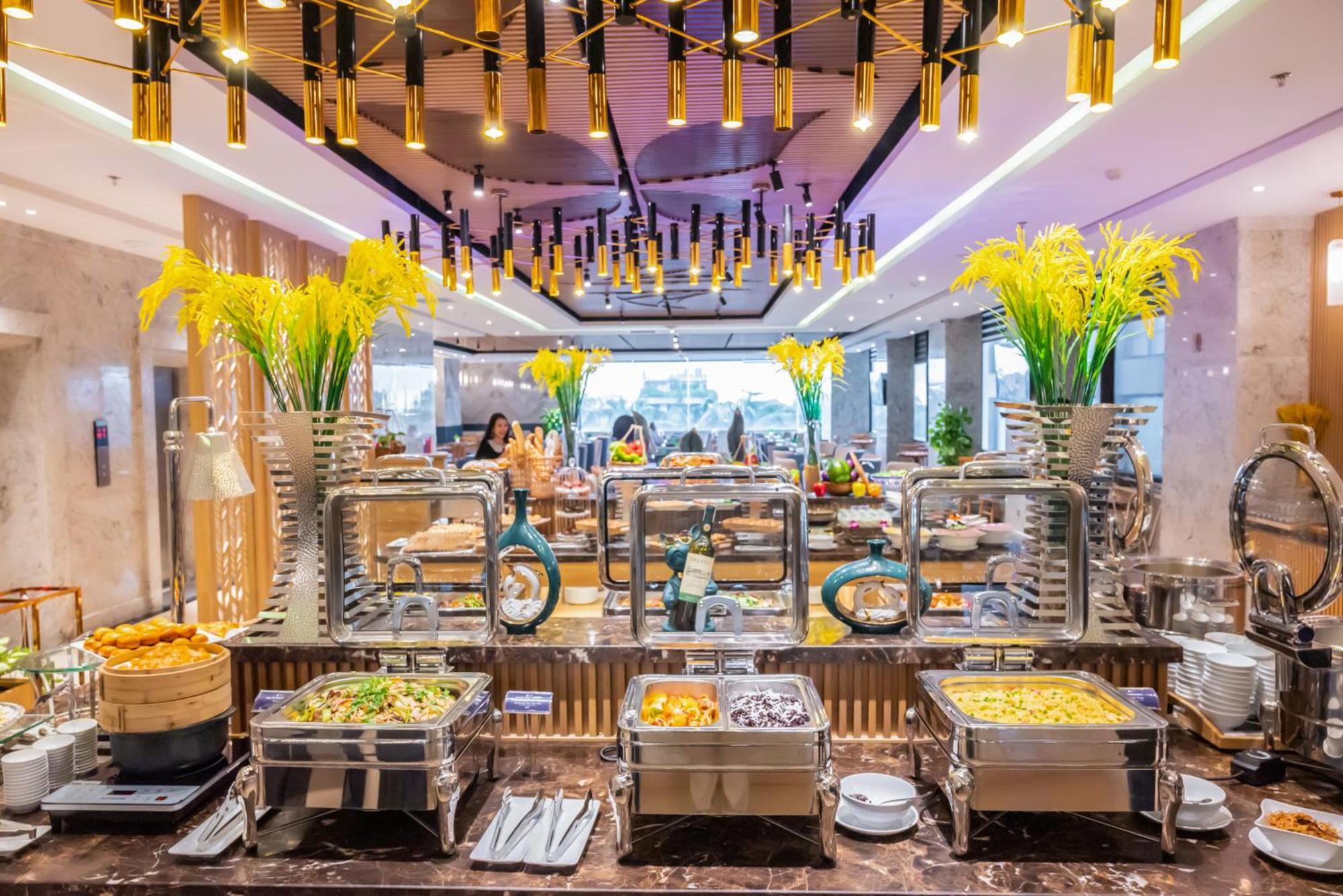 Canvas Danang Beach Hotel Exterior photo