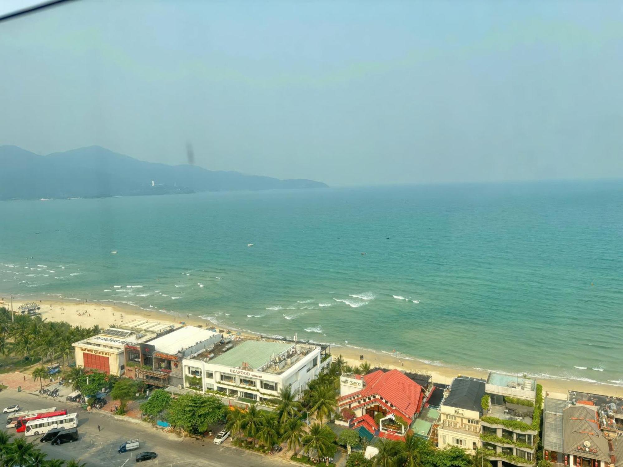 Canvas Danang Beach Hotel Exterior photo
