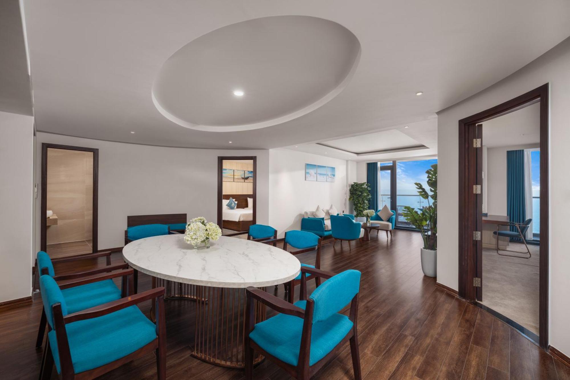 Canvas Danang Beach Hotel Exterior photo