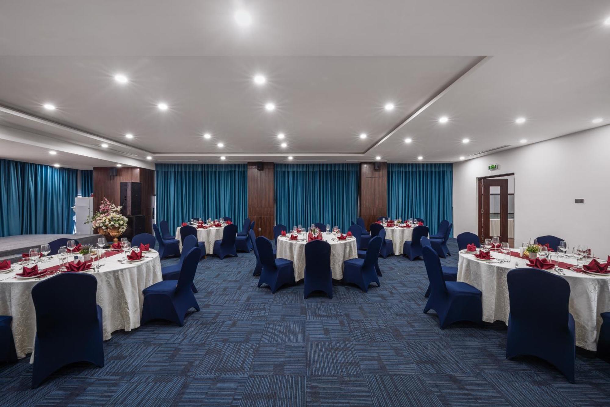 Canvas Danang Beach Hotel Exterior photo