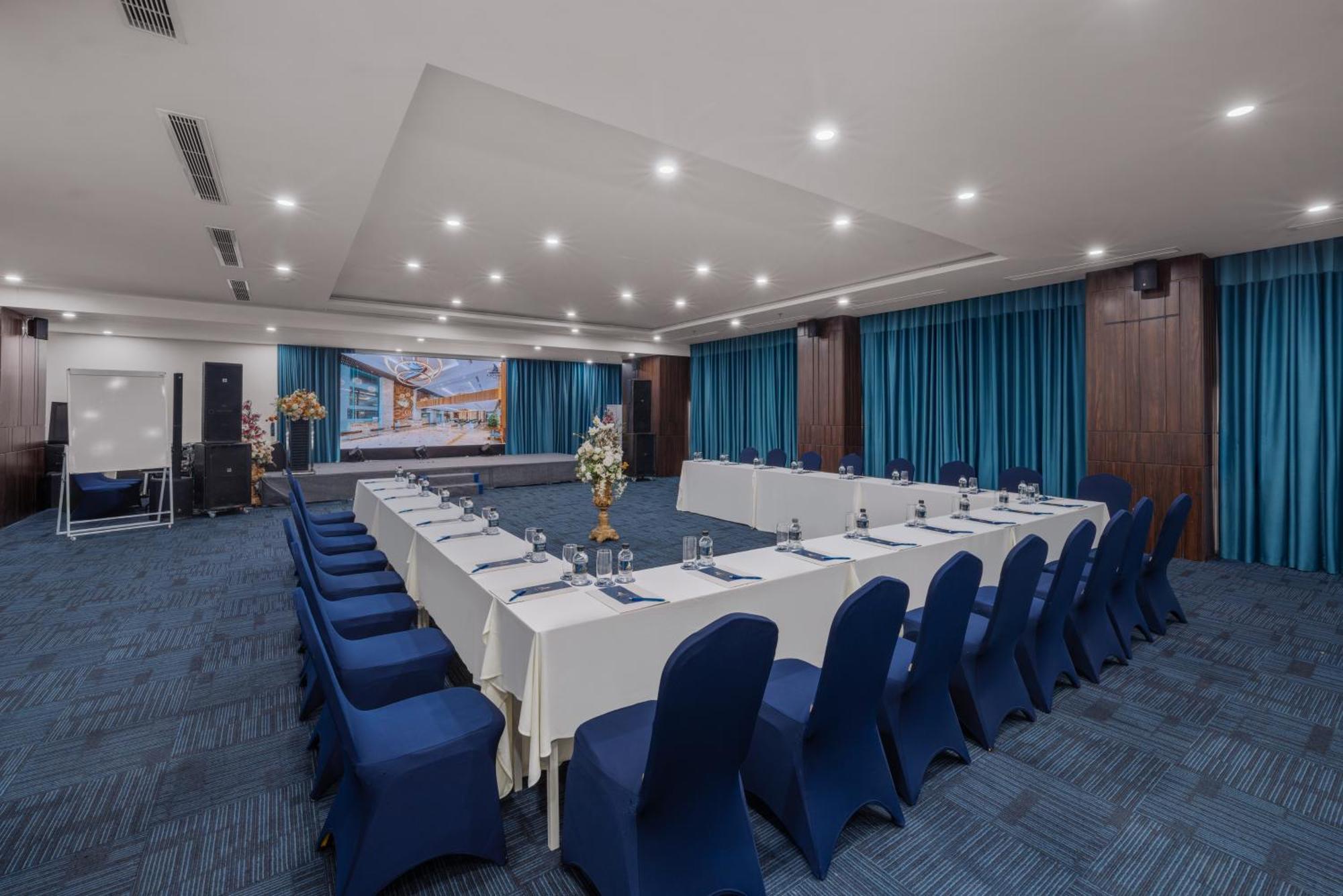 Canvas Danang Beach Hotel Exterior photo