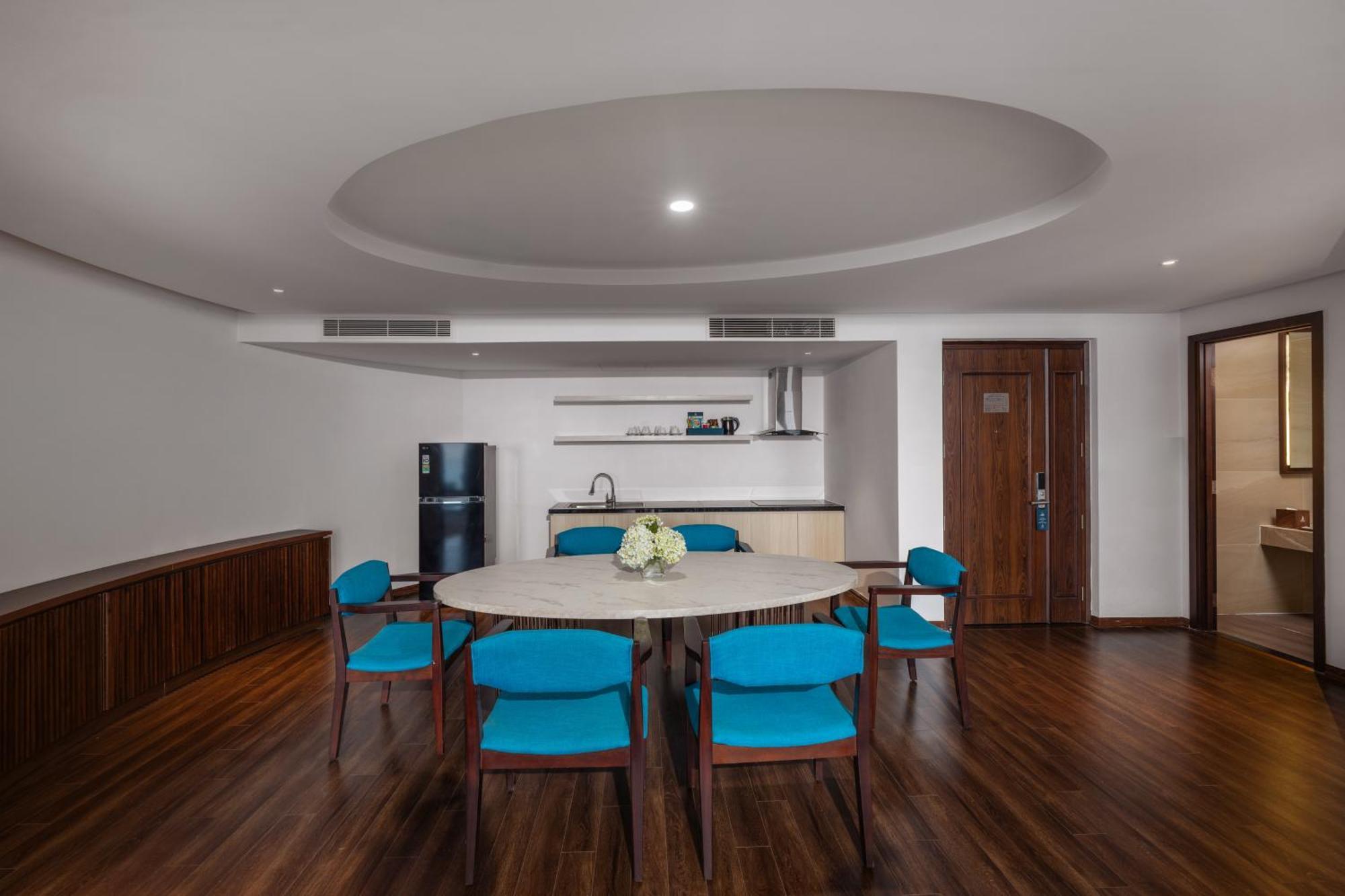 Canvas Danang Beach Hotel Exterior photo